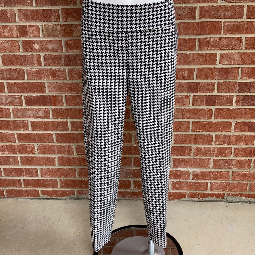 Soho Black/White Houndstooth Print Stretch Pants